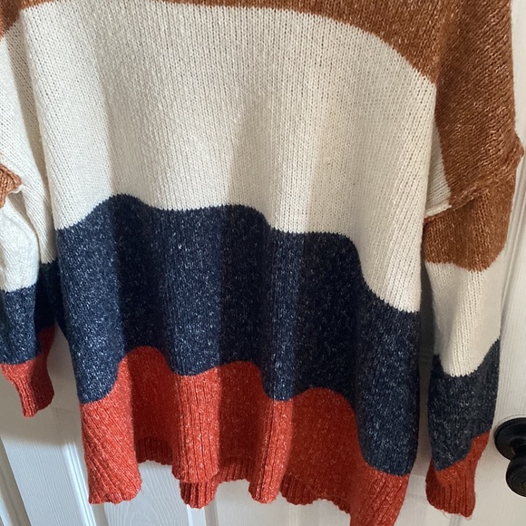 Color Block Sweater - Picture 3 of 4